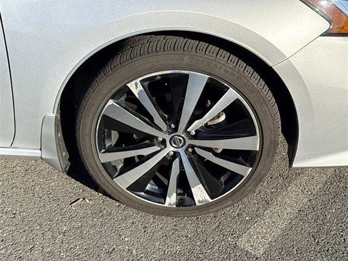 Used 2020 Nissan Altima 2.5 SR w/ Premium Package image 7