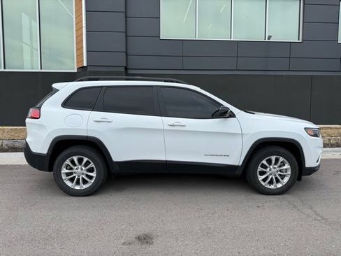 Used 2022 Jeep Cherokee Latitude Lux AWD/4WD image 2