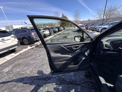 Used 2020 Subaru Forester Premium image 11