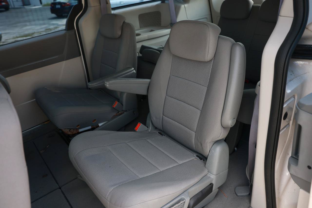 Used 2008 Dodge Grand Caravan SE FWD image 8