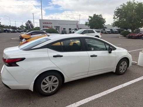 Used 2020 Nissan Versa S FWD image 4