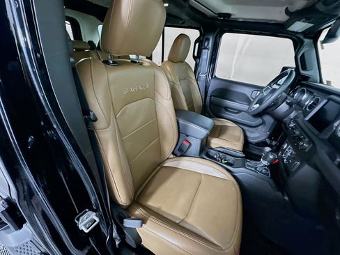 Used 2023 Jeep Wrangler Unlimited Sahara AWD/4WD image 30