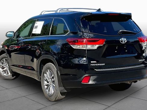 Certified 2017 Toyota Highlander XLE AWD/4WD image 12