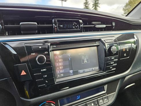 Used 2016 Toyota Corolla LE image 19