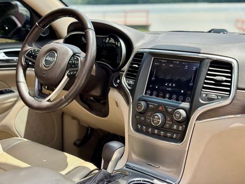Used 2018 Jeep Grand Cherokee Overland AWD/4WD image 16