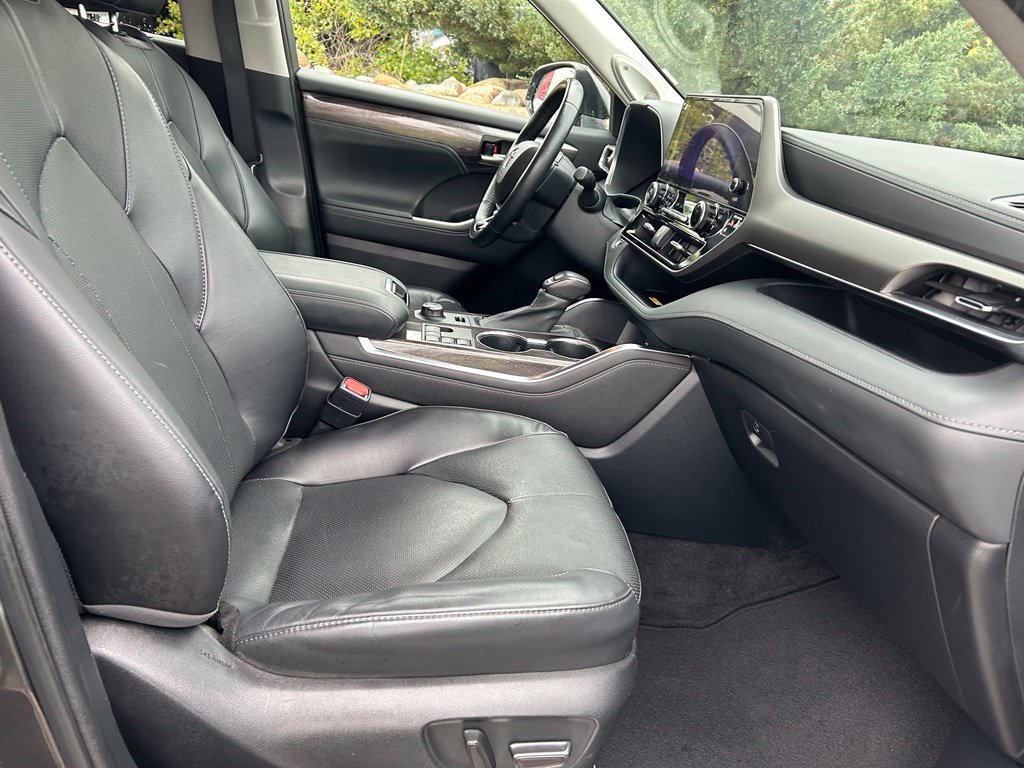 Used 2023 Toyota Highlander Limited AWD/4WD image 31