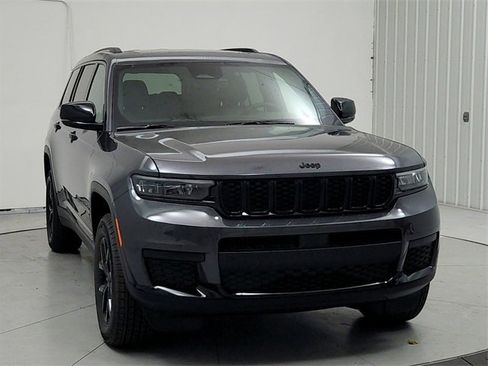 New 2025 Jeep Grand Cherokee L Altitude image 2