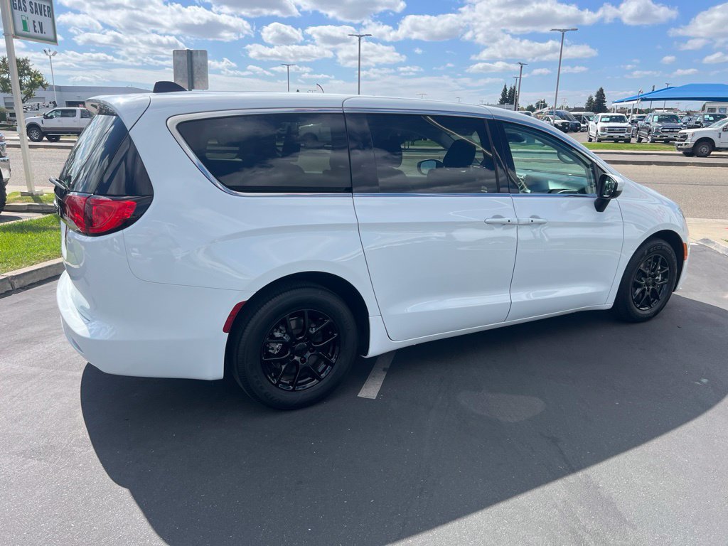 Used 2023 Chrysler Voyager LX FWD image 12