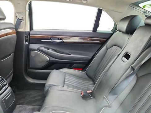 Used 2019 Genesis G90 3.3T Premium RWD image 28