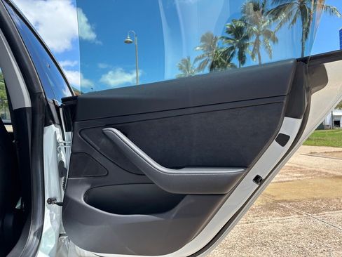 Used 2018 Tesla Model 3 Long Range RWD image 17