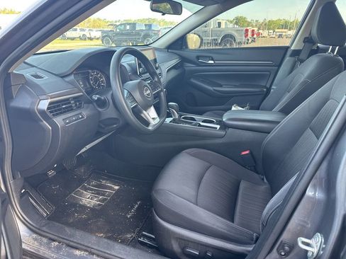 Used 2024 Nissan Altima 2.5 SV image 9
