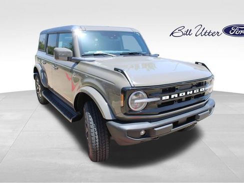 New 2025 Ford Bronco Outer Banks image 2