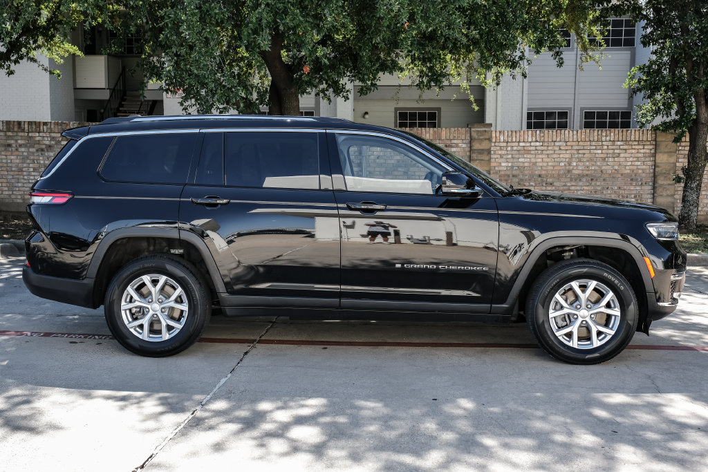 Used 2023 Jeep Grand Cherokee L Limited AWD/4WD image 15