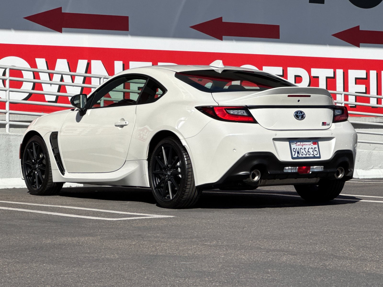 Used 2025 Toyota GR86 Premium RWD image 3