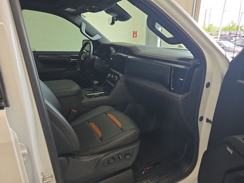 Used 2025 GMC Sierra 1500 AT4 w/ AT4 Premium Package AWD/4WD image 9