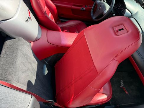 Used 2006 Chevrolet Corvette Convertible w/ Preferred Equipment Group RWD image 30