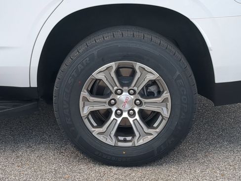 Used 2023 GMC Yukon SLE image 11