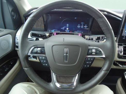 Certified 2024 Lincoln Navigator Reserve AWD/4WD image 12