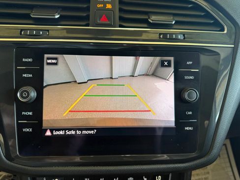 Used 2019 Volkswagen Tiguan SE w/ Panoramic Sunroof Package AWD/4WD image 18