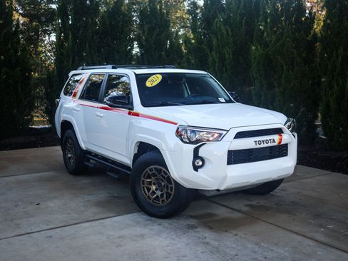 Used 2023 Toyota 4Runner 40th Anniversary SE image 2