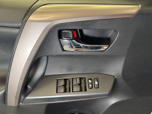 Used 2018 Toyota RAV4 XLE AWD/4WD image 19