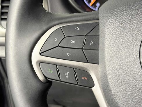 Used 2021 Jeep Grand Cherokee Laredo X RWD image 24