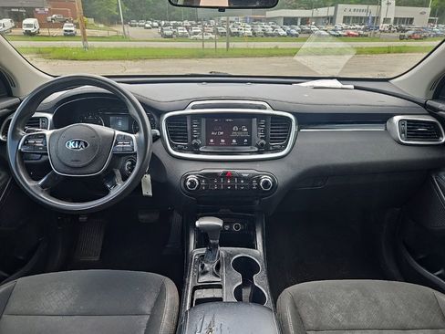 Used 2019 Kia Sorento FWD image 3