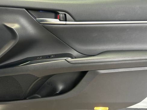 Used 2020 Toyota Camry XLE image 25