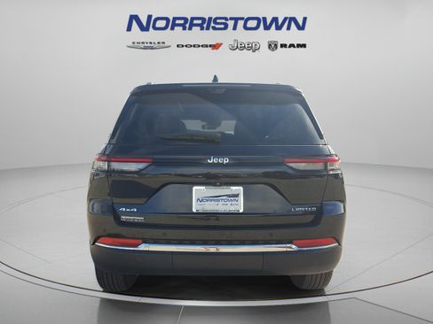 Used 2023 Jeep Grand Cherokee Limited w/ Luxury Tech Group II AWD/4WD image 5