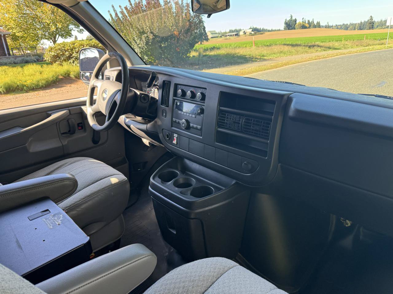 Used 2010 Chevrolet Express 2500 RWD image 23