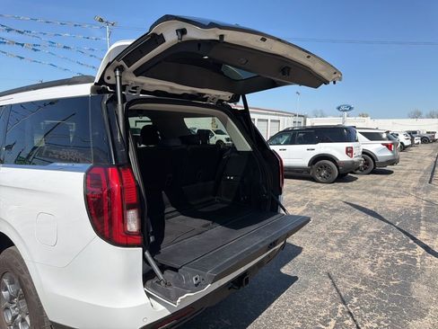 Used 2025 Ford Expedition Active image 32