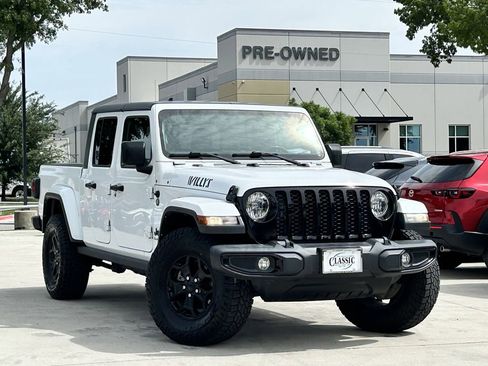 Used 2021 Jeep Gladiator Sport AWD/4WD image 2