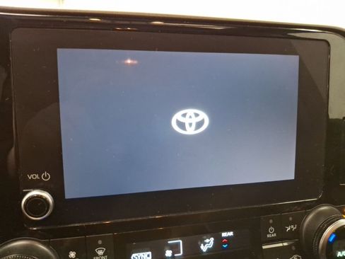 Used 2023 Toyota Highlander XLE AWD/4WD image 24