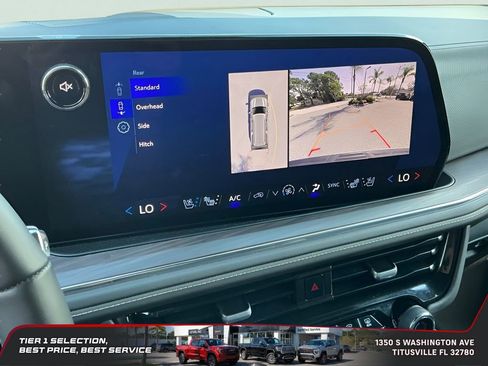 Used 2025 Chevrolet Suburban Premier RWD image 36