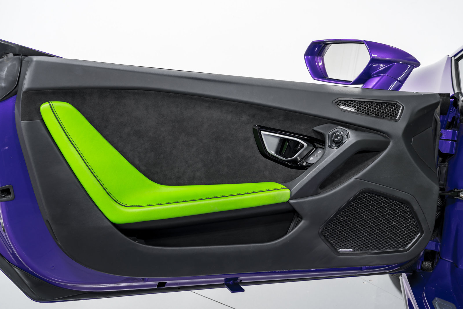 Used 2023 Lamborghini Huracan EVO RWD image 9