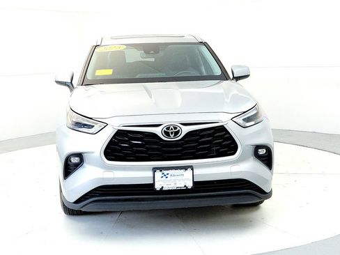 Used 2023 Toyota Highlander XLE AWD/4WD image 8