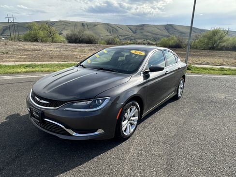 Used 2016 Chrysler 200 Limited w/ Convenience Group image 1