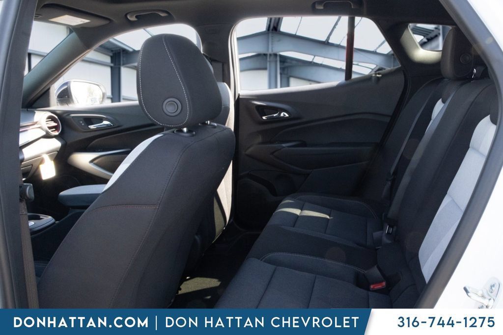 New 2026 Chevrolet Trax RS w/ Sunroof Package FWD image 18