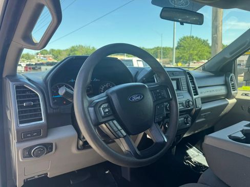 Used 2017 Ford F250 XLT w/ Camper Package AWD/4WD image 13