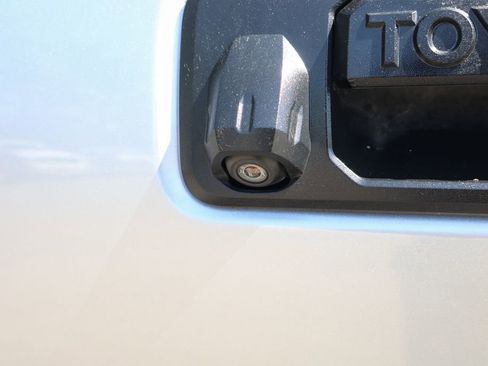 Used 2017 Toyota Tacoma TRD Off-Road RWD image 45