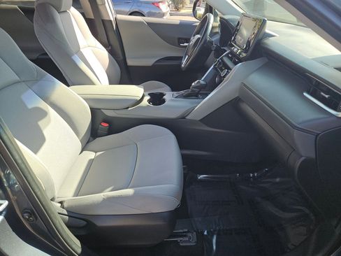Used 2021 Toyota Venza LE image 21