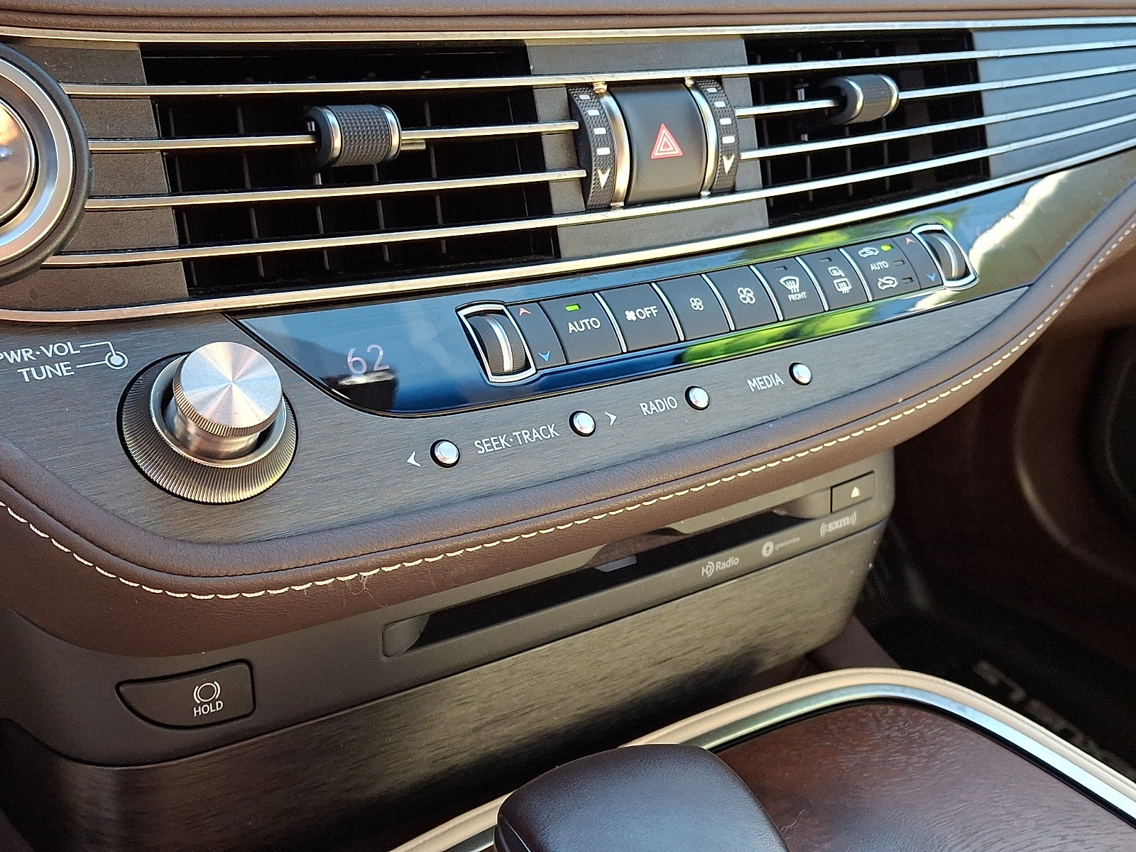 Used 2019 Lexus LS 500 AWD w/ Accessory Package (Z2) image 16