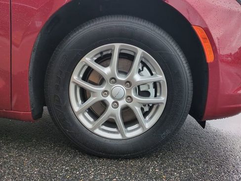 New 2027 Chrysler Pacifica Select FWD image 11