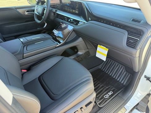 New 2026 INFINITI QX80 Luxe image 29