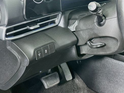 Used 2025 Hyundai Elantra Limited FWD image 17