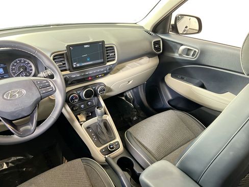 Used 2021 Hyundai Venue image 23