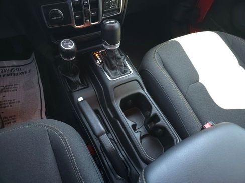 Used 2025 Jeep Wrangler Unlimited Sahara AWD/4WD image 24