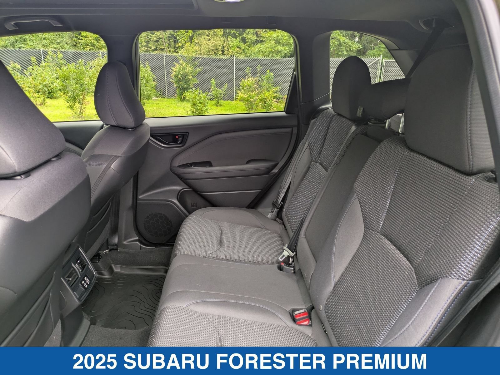 Certified 2025 Subaru Forester Premium AWD/4WD image 30