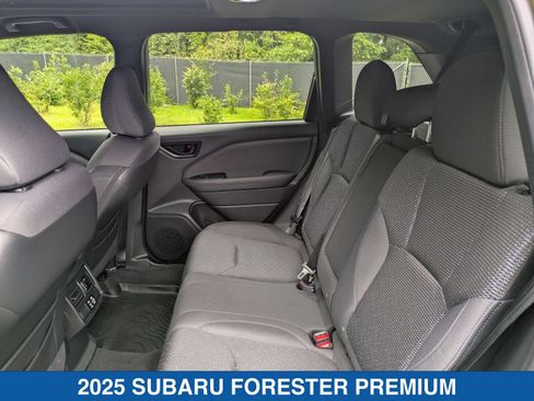 Used 2025 Subaru Forester Premium AWD/4WD image 30