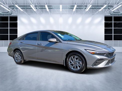 Certified 2024 Hyundai Elantra SEL image 1